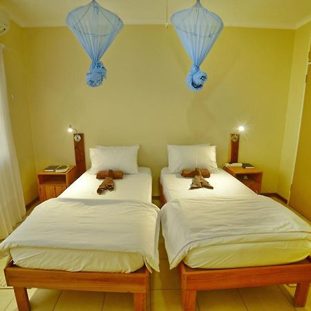 Отель Brandberg Rest Camp Uis Экстерьер фото