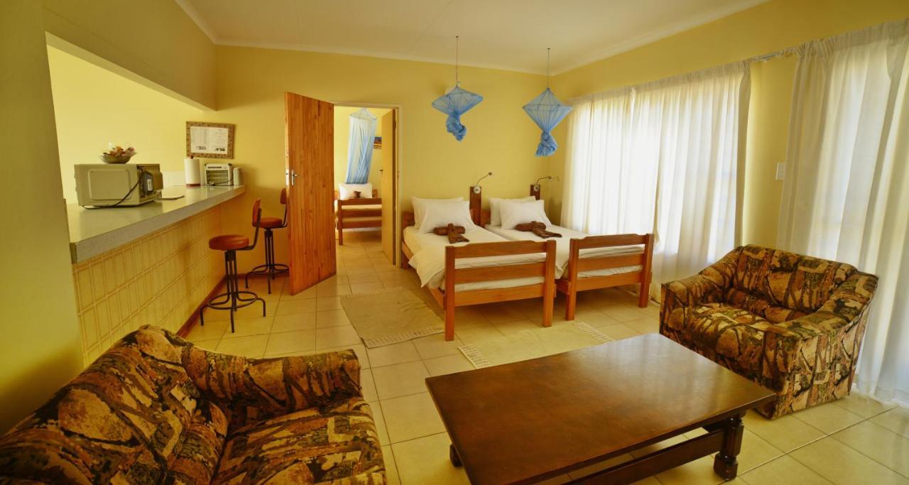 Отель Brandberg Rest Camp Uis Экстерьер фото
