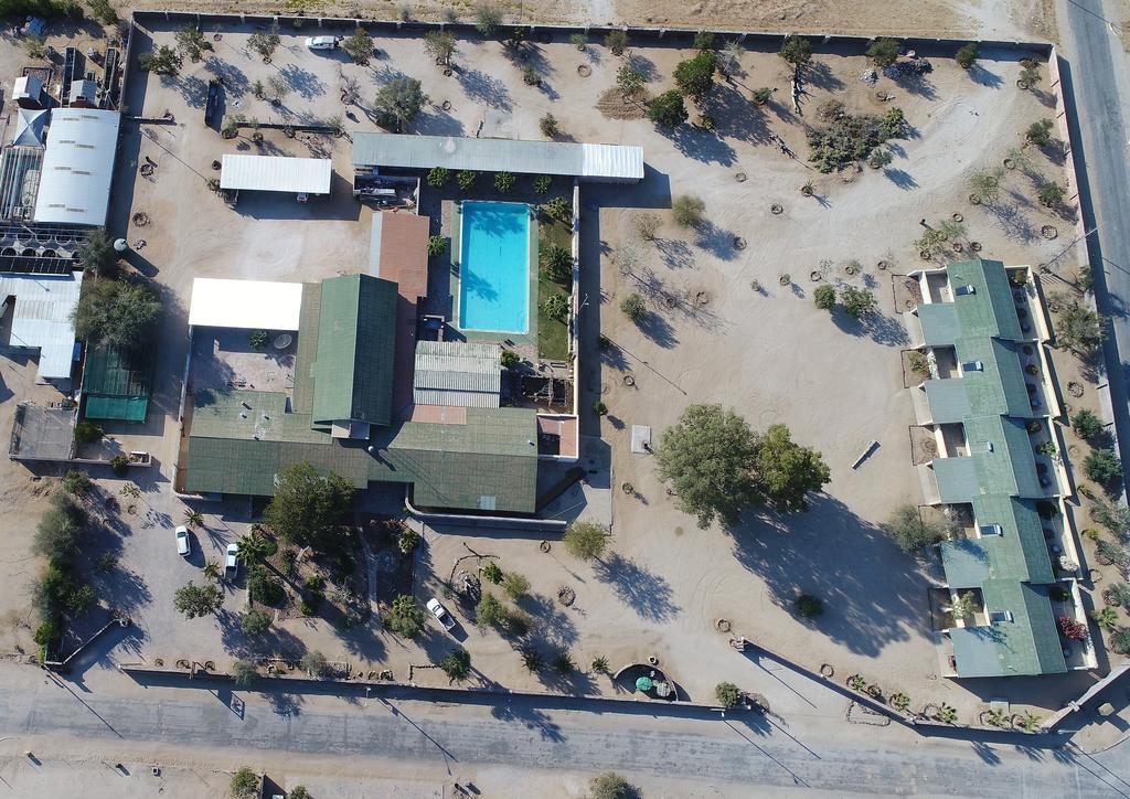 Отель Brandberg Rest Camp Uis Экстерьер фото