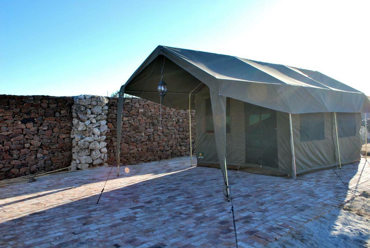Отель Brandberg Rest Camp Uis Экстерьер фото